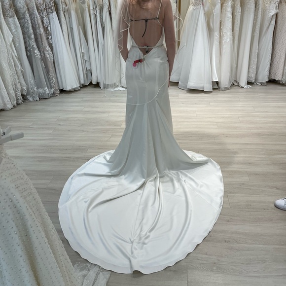 New Paloma blanca wedding dress *see description* - Picture 3 of 3